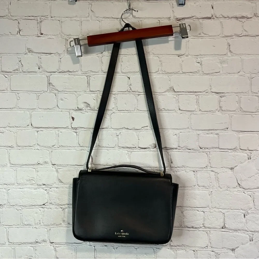 Kate spade shoulder bag, smooth leather. Black with gold colored hard wear